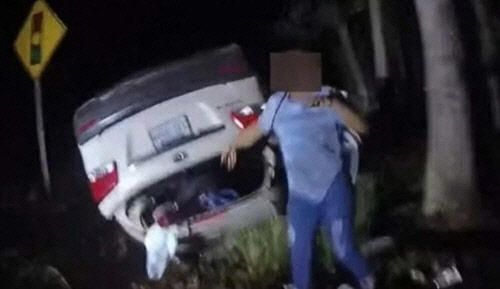 아이가 울부짖으며 엄마를 구해달라고 요청하고 있다.    [글로스터 카운티 보안관 사무소 페이스북]